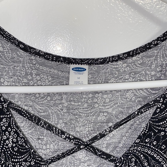 Size‎ M long flowy tank top with a fun design from Old Navy - Picture 2 of 4